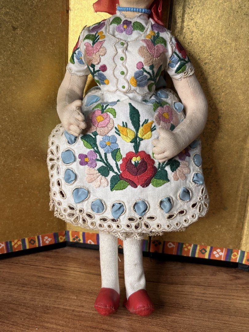 Vintage Hungarian folk art doll (Category: Plushies & Soft Toys) located in Gapan. Submitted by lunashop14 (Listing ID 1468689140, Image 3). Description: Vintage Hungarian Folk Art Cloth Doll – Hand-Painted Face & Kalocsa Embroidery Description: Up for sale is a beautiful vintage Hungarian folk art souvenir doll. This stunning collectible features a molded cloth face with hand-painted blue eyes and fine facial details. She wears an authentic, hig