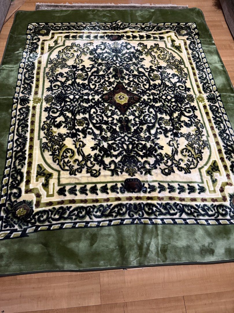 Vintage Iconic Green Carpet 200cmx250cm (Category: Carpets, Mats & Flooring) located in Paranaque City. Submitted by edszz (Listing ID 1468677775, Image 1). Description: Vintage Iconic Green Carpet Good condition No foul Odor .