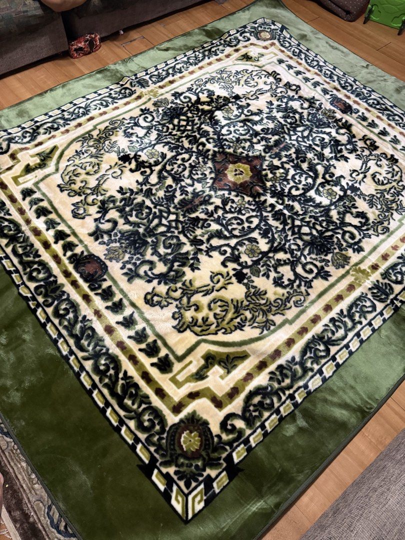 Vintage Iconic Green Carpet 200cmx250cm (Category: Carpets, Mats & Flooring) located in Paranaque City. Submitted by edszz (Listing ID 1468677775, Image 2). Description: Vintage Iconic Green Carpet Good condition No foul Odor .