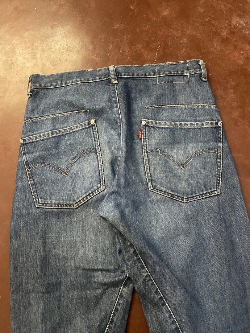 Vintage Levi’s Engineered Bootcut (Category: Jeans) located in Malita. Submitted by ronnyboi (Listing ID 1468631001, Image 2). Description: W:32~33 L:41-44 T:12.5 H:8.5 Mine:1200.