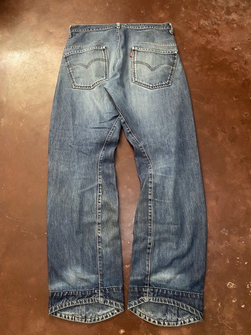 Vintage Levi’s Engineered Bootcut (Category: Jeans) located in Malita. Submitted by ronnyboi (Listing ID 1468631274, Image 1). Description: W:32-33 L:41-43 T:13 H:8.5 Mine:1200.