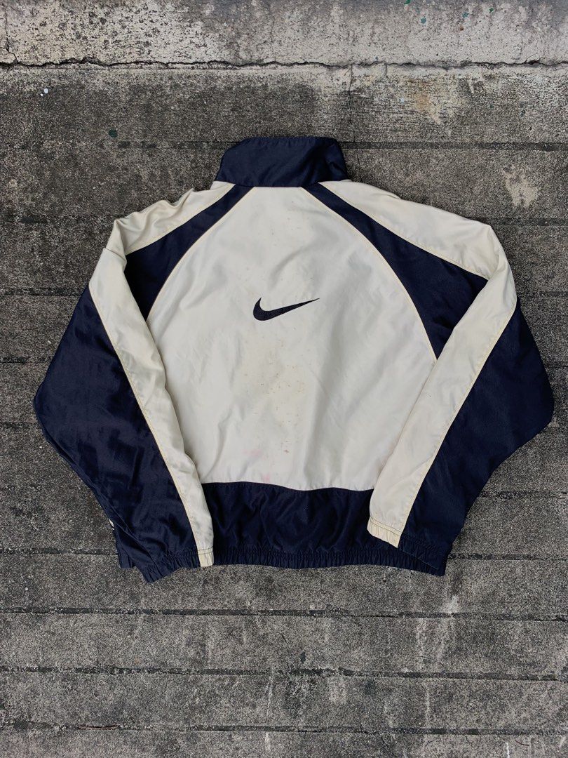 VINTAGE NIKE JACKET (Category: Activewear) located in Mabalacat. Submitted by makithrift30 (Listing ID 1468565281, Image 2). Description: DIMES: 25x25 CONDITION: 9.5/10 COLOR RATE: 9/10 ISSUE: MISSSING 3 BOTTON AND STAIN BUT STILL WEARABLE AND THE CONDITION IS STILL GREAT FOR A VINTAGE PIECE.