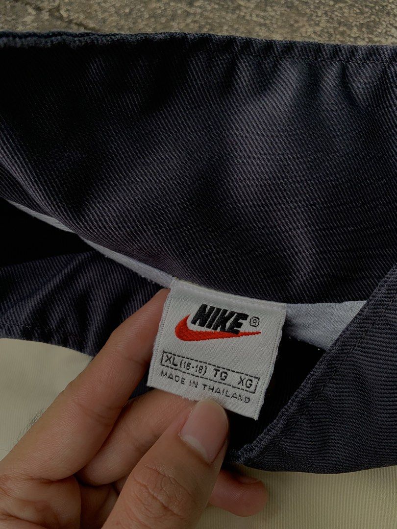 VINTAGE NIKE JACKET (Category: Activewear) located in Mabalacat. Submitted by makithrift30 (Listing ID 1468565281, Image 3). Description: DIMES: 25x25 CONDITION: 9.5/10 COLOR RATE: 9/10 ISSUE: MISSSING 3 BOTTON AND STAIN BUT STILL WEARABLE AND THE CONDITION IS STILL GREAT FOR A VINTAGE PIECE.