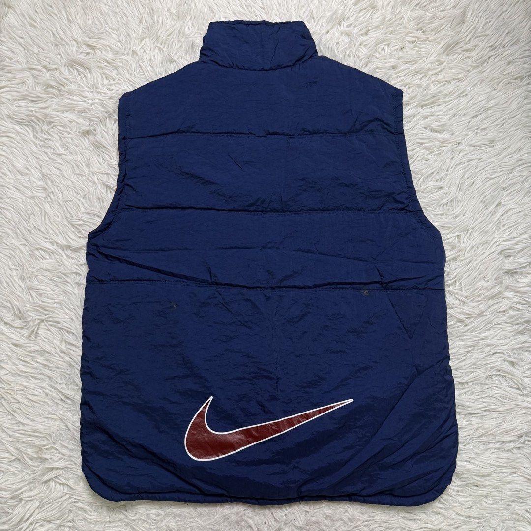 Vintage nike puffer (Category: Vests) located in Baguio. Submitted by sellingtonshop (Listing ID 1468519165, Image 2). Description: t7. vintage nike puffer vest Size: L Dimes: 26*23.5 Condition: very good Issue: washable dirt at the back Mine: 780 Steal: 880 Grab: 980.