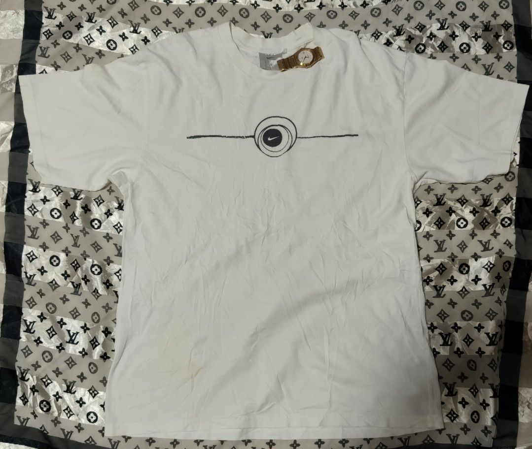 Vintage nike tee (Category: Coats, Jackets and Outerwear) located in Abuyog. Submitted by scottcarl06 (Listing ID 1468502590, Image 1). Description: Nike Vintage size : fit Small to medium need Wash only.