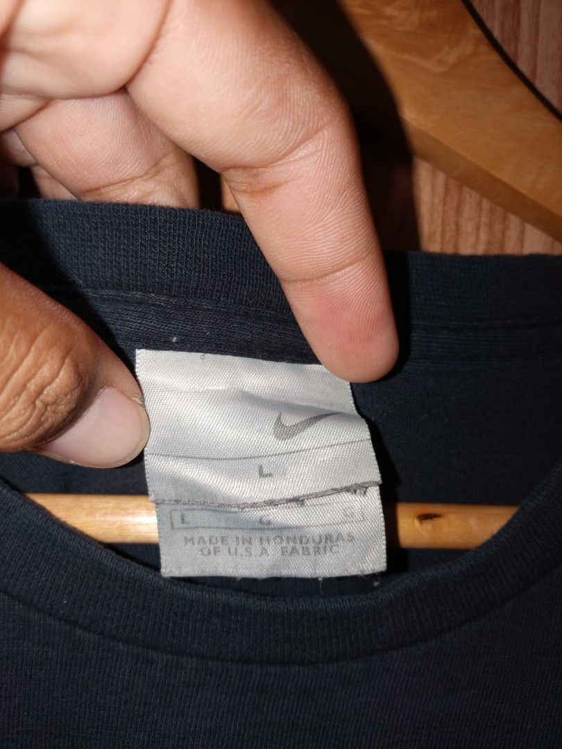 Vintage nike tee (Category: Tshirts & Polo Shirts ) located in Siquijor. Submitted by jallthi4_12345 (Listing ID 1468655797, Image 3). Description: 22 width 29 length no issue MOP-gcash JNT EXPRESS courier.