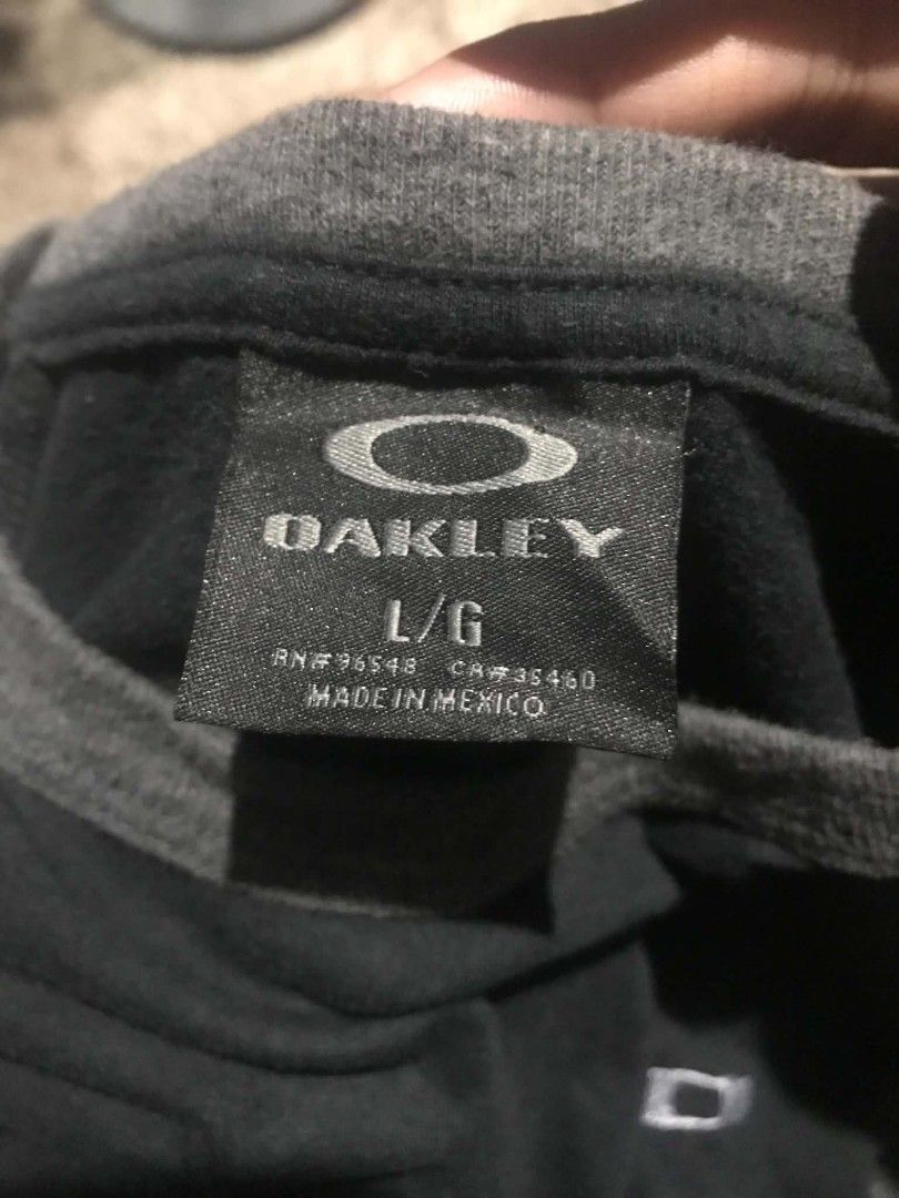 VINTAGE OAKLEY FA12 RAGLAN TEE (Category: Tshirts & Polo Shirts ) located in Kitcharao. Submitted by ialyga08 (Listing ID 1468674243, Image 3). Description: Size: Large on tag Dimes: 19x29 Sleeves: 30 No issue Complete tags.