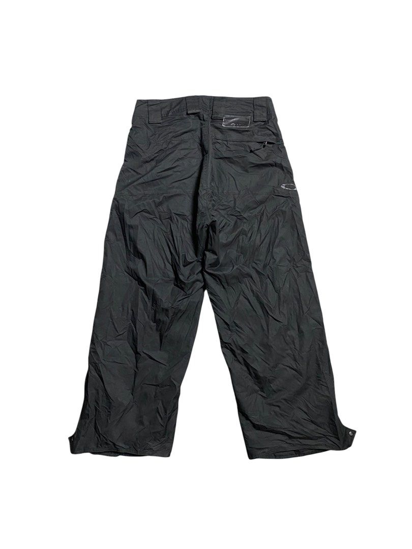 Vintage Oakley Technical Gorpcore Pants (Category: Jeans) located in Iloilo. Submitted by anything_goesph (Listing ID 1468640570, Image 2). Description: 31 waist 39 inch lenght 11-12.5 inc hem 13.5 inch thigh see photos for details.