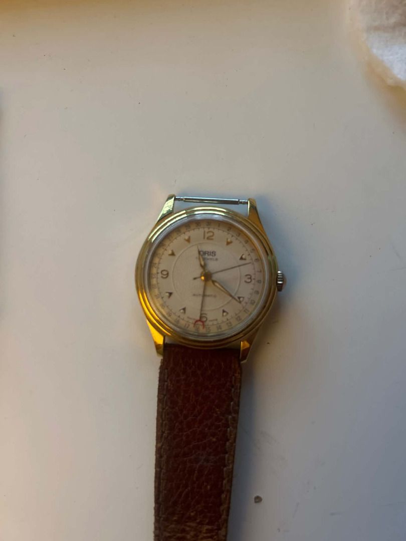 Vintage Oris Pointer Date Automatic (Cal. 574) - Project Watch / For Repair (Category: Luxury Watches) located in Manila. Submitted by cyanallons90421 (Listing ID 1468655189, Image 2). Description: Selling a classic 1990s vintage Oris Pointer Date Automatic watch. A great project piece for collectors or watch enthusiasts looking for a straightforward repair. Movement: Oris Caliber 574 Swiss automatic movement (17 jewels). The movement is running 