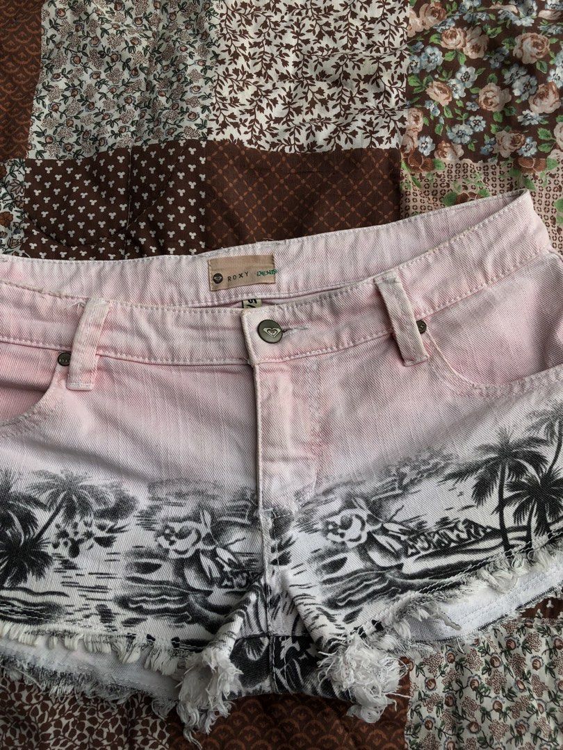 vintage roxy y2k low waist short (Category: Shorts) located in Butuan. Submitted by kittyfinds444 (Listing ID 1468583058, Image 3). Description: • size: 33-34 wl • bought from japan arrivals. • lowballers will be ignored. not selling it for lower price. willing to keep! •please check the photos before claiming. do not offer if unsure & still canvasing. we don’t accept unsure offers unless it’s paid to avoid conflicts. .