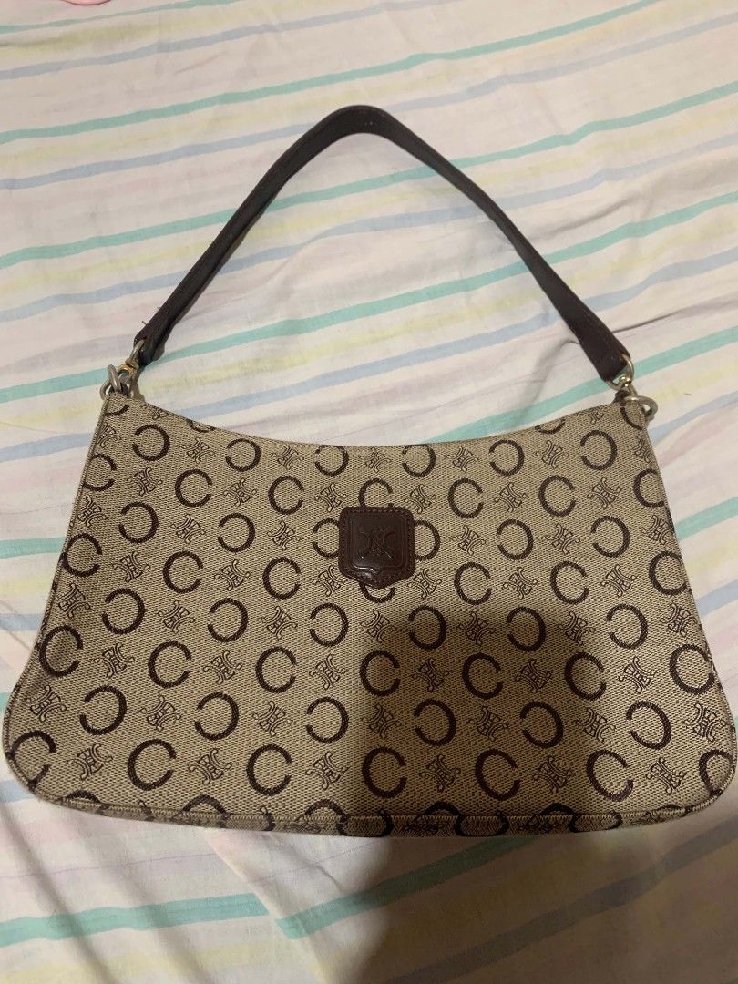 Vintage shoulder bag (Category: Shoulder Bags) located in Solano. Submitted by prelovedbagsbykei (Listing ID 1468595620, Image 1). Description: 11 width 7 length Gcash payment only color may vary due to lighting.