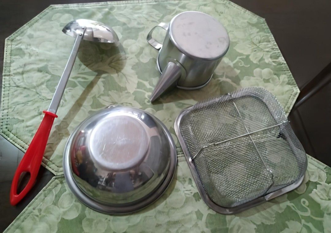 Vintage Thick Stainless steel Bundle (Category: Other Kitchenware & Tableware) located in Bulacan. Submitted by mitchikoscollection (Listing ID 1468611830, Image 2). Description: 🩷‼️ PLEASE READ ‼️🩷 FREE with minimum purchase of worth 3K and Up ‼️🩷 Vintage Thick Stainless steel Bundle Visible Scratches only ...