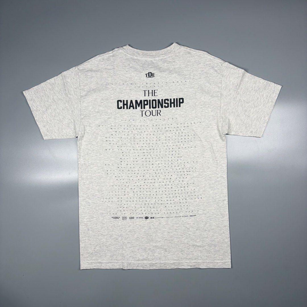 Vintage Top Dawg Entertainment Dated 2004 (Category: Activewear) located in Cavite. Submitted by onebeancent (Listing ID 1468698848, Image 3). Description: Size: Medium Dimension: 19.5" Width | 27" Length Color: Grey Color Rate: 10/10 Issue: None Condition: Like new‼️ Price: 1,150php Additional Shipping Fee (J&T Small Pouch) 75php Luzon 100php visayas 120php mindanao.