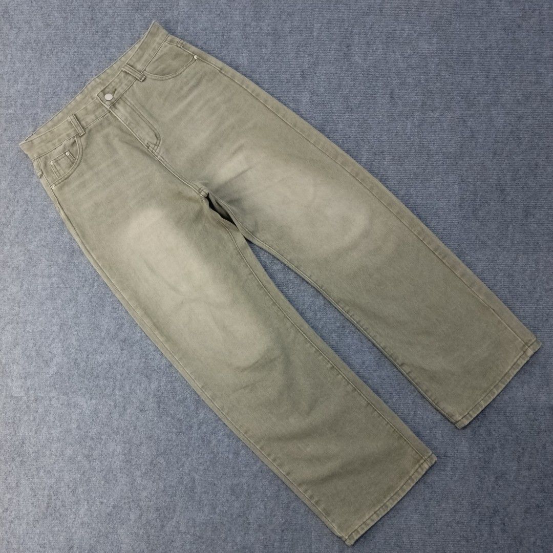 VINTAGE WASH DENIM PANTS💥 (Category: Jeans) located in Davao. Submitted by airdrop28 (Listing ID 1468645197, Image 1). Description: NEW ARRIVAL‼️ 📍VINTAGE WASH DENIM PANTS ❤‍🔥♻️ •Excellent condition •Color rate: 9.8/10 •Not Faded •Waist Size: 30-32 in •Length: 41 in •No issue •Price: 449 📍Location: SAMAL /BUHANGIN DAVAO CITY.