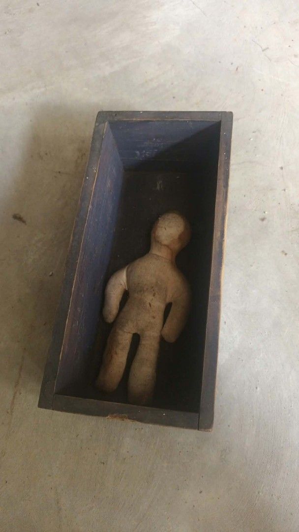 Vintage witch doll (Category: Portable Music Players) located in Mandaluyong City. Submitted by LEATHERFACE (Listing ID 1468551231, Image 1). Description: price is 1500.