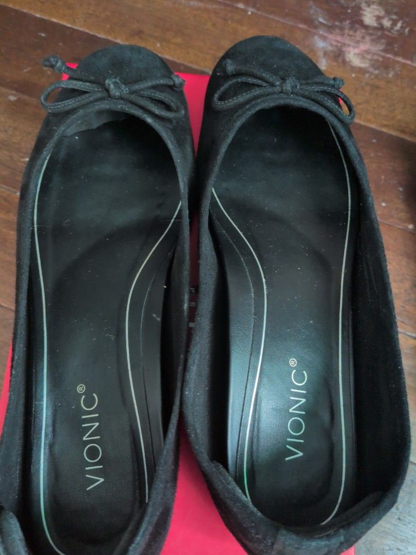 Vionic Black Ballet Flats with Bow (Category: Flats & Sandals) located in Quezon City. Submitted by maff_mallow (Listing ID 1468514058, Image 2). Description: - Brand: Vionic - Color: Classic Black size 38, but fits to 39 .