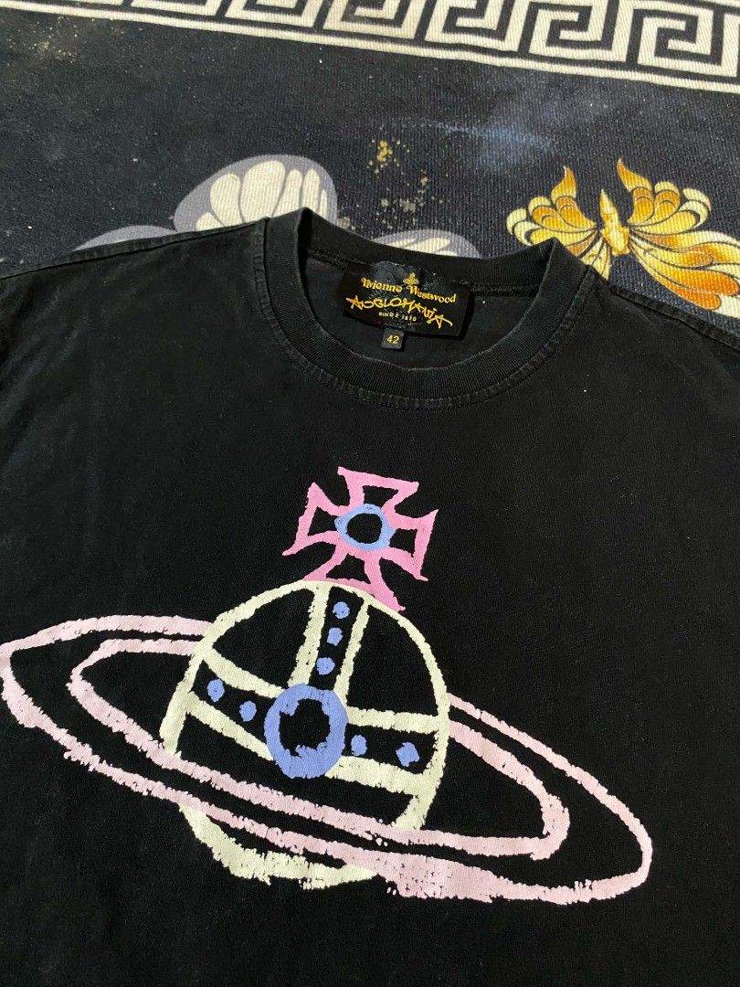 VIVIENNE WESTWOOD (Category: Tshirts & Polo Shirts ) located in Quezon City. Submitted by thrift.sta (Listing ID 1468570866, Image 2). Description: EXCELLENT NO ISSUE COLOR RATE 9 28x21 1500+sf.