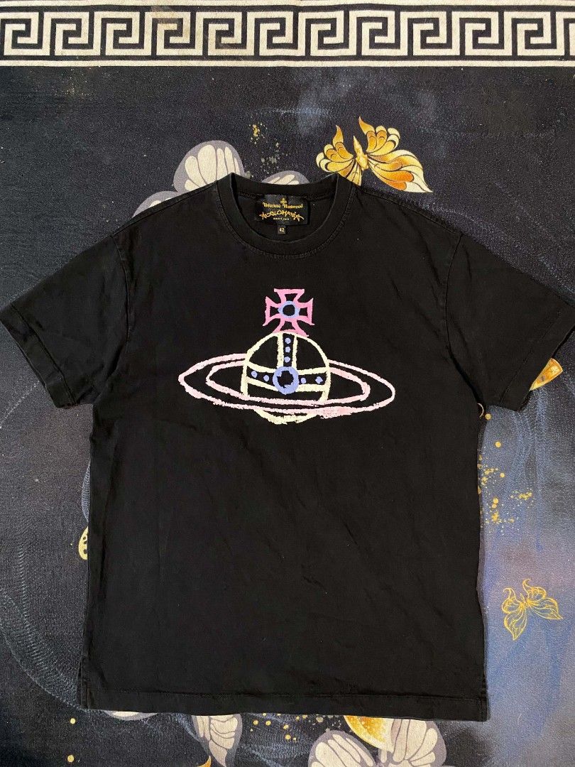 VIVIENNE WESTWOOD (Category: Tshirts & Polo Shirts ) located in Quezon City. Submitted by thrift.sta (Listing ID 1468570866, Image 1). Description: EXCELLENT NO ISSUE COLOR RATE 9 28x21 1500+sf.