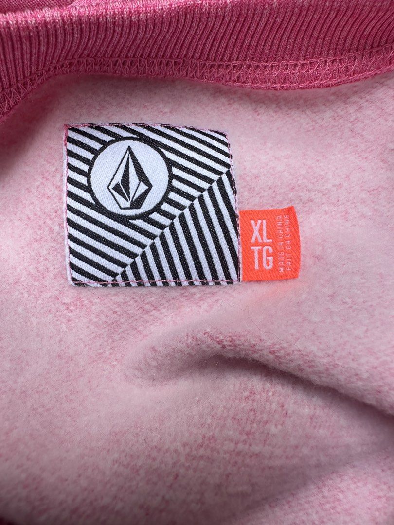 Volcom pink long-sleeved sweatshirt (Category: Others Tops) located in Manila. Submitted by got_loots (Listing ID 1468649305, Image 3). Description: WTS❗️❗️❗️ Volcom pink long-sleeved sweatshirt XL on Tag Dimes:22.5x26 ₱500 Only .
