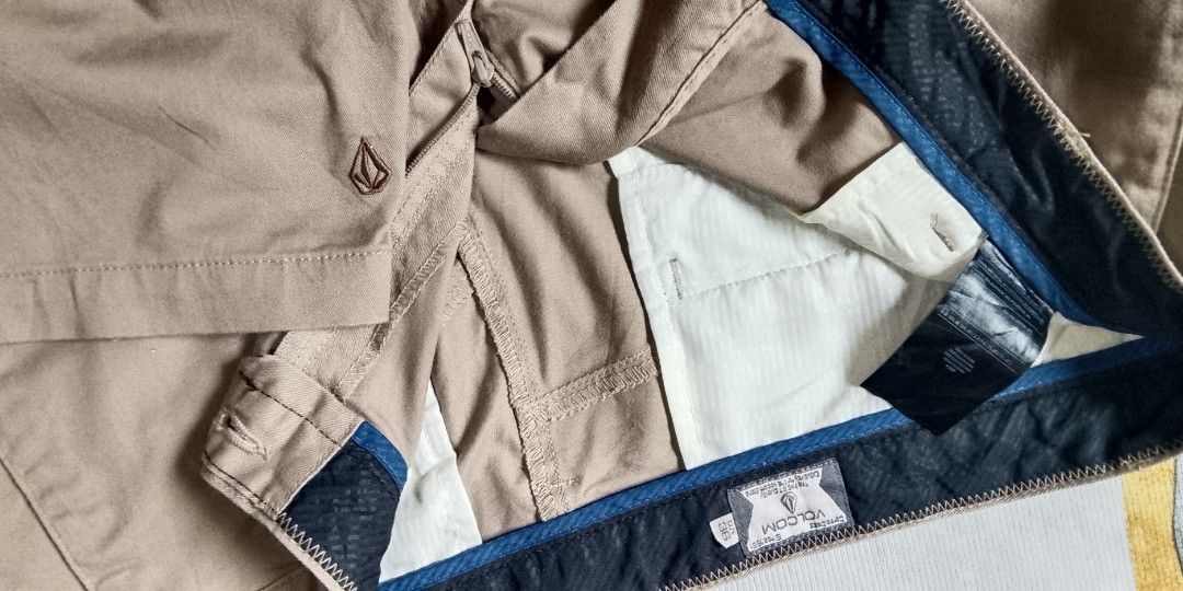 VOLCOM short (Category: Shorts) located in Calbayog City. Submitted by jen1027 (Listing ID 1468539709, Image 3). Description: Ptpa🙏VOLCOM SHORT FOR MEN BIG SIZE Size 36 On Tag Actual Waistline 38-39 Actual Length 22.7 Made In China Excellent Condition Price:350 + sf ⛔ Payment First ⛔Mop-Gcash ⛔Location:Calbayog City Samar ⛔pm sa interested.