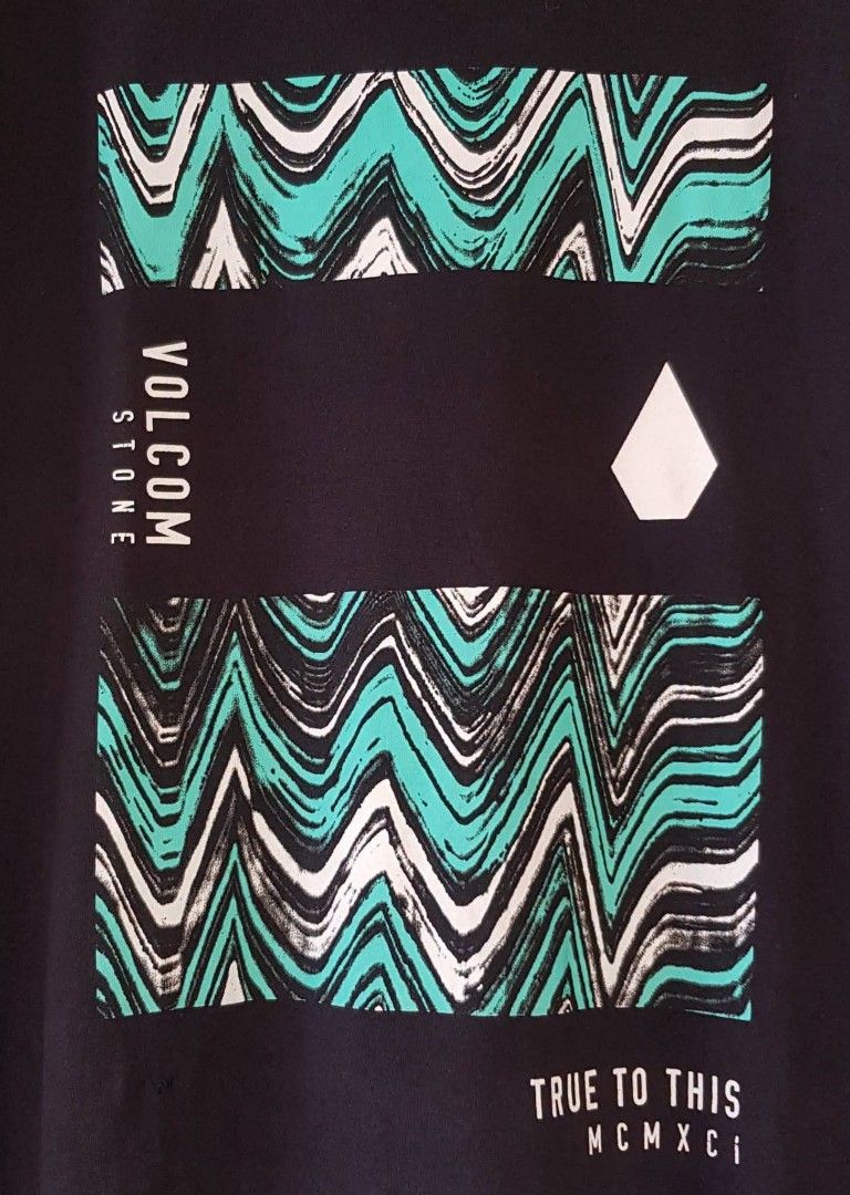 VOLCOM STONE Printed Graphic Tee (Category: Tshirts & Polo Shirts ) located in Pagbilao. Submitted by donalfonsoskatesurf (Listing ID 1468656688, Image 3). Description: 🔥NEW ARRIVE🔥 🏄‍♂️V O L C O M S T O N E🏄‍♂️ Printed Graphic Tee GOOD CONDITION SIZE: MED to LAR DIMES: W21 x L30 COL.RATE: 9.5 ISSUE: PINHOLE REPAIR WASH & WEAR PM📩 P300 + SF🛵.