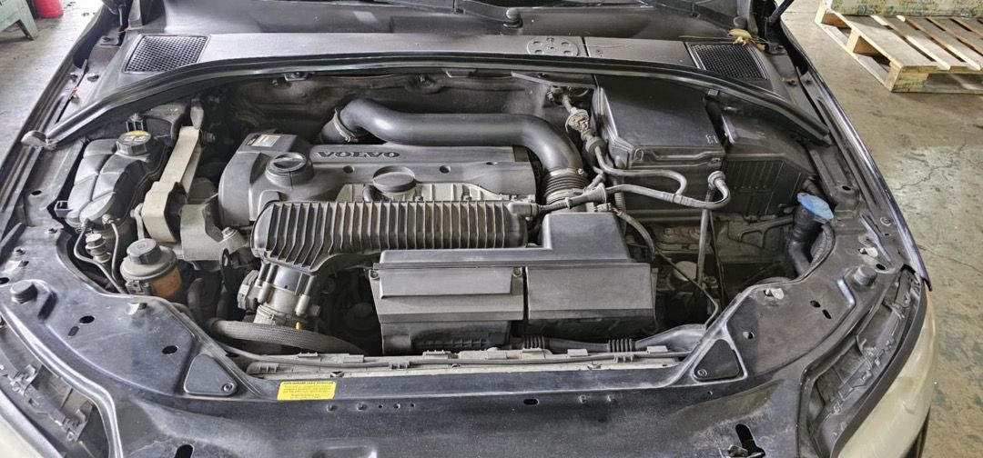 Volvo S80 2.5T (A) (Category: Used Cars) located in Caloocan City. Submitted by zoletalvic94409 (Listing ID 1468545547, Image 2). Description: Engine: 2.5L 5-Cylinder Turbo (235 HP) (T5 Engine) Mileage: 80k+ KMS Ownership: 1st Owner (Direct Seller) - Coding Car Condition: No history of Major Accident, Flood -Free. Transmission: Aisin TF-80SC (AWTF-80 SC) Vin: YV1AS6050A1130217 Exterior: Paint Wash over Interior: Ceiling Upholstery Replaced New Ba
