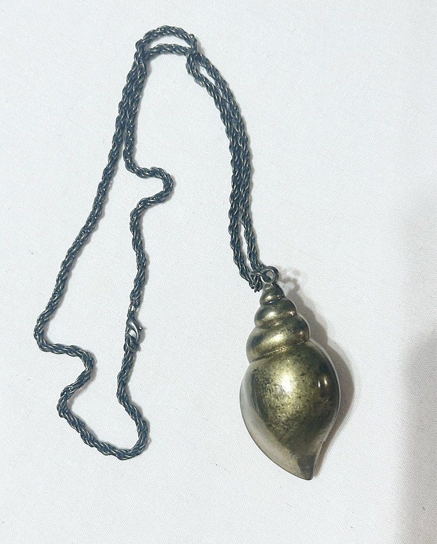 Vtg Metal Shell Pendant Necklace (Category: Necklaces) located in Makati City. Submitted by cestparfaitvintagejewelries (Listing ID 1468554343, Image 2). Description: .