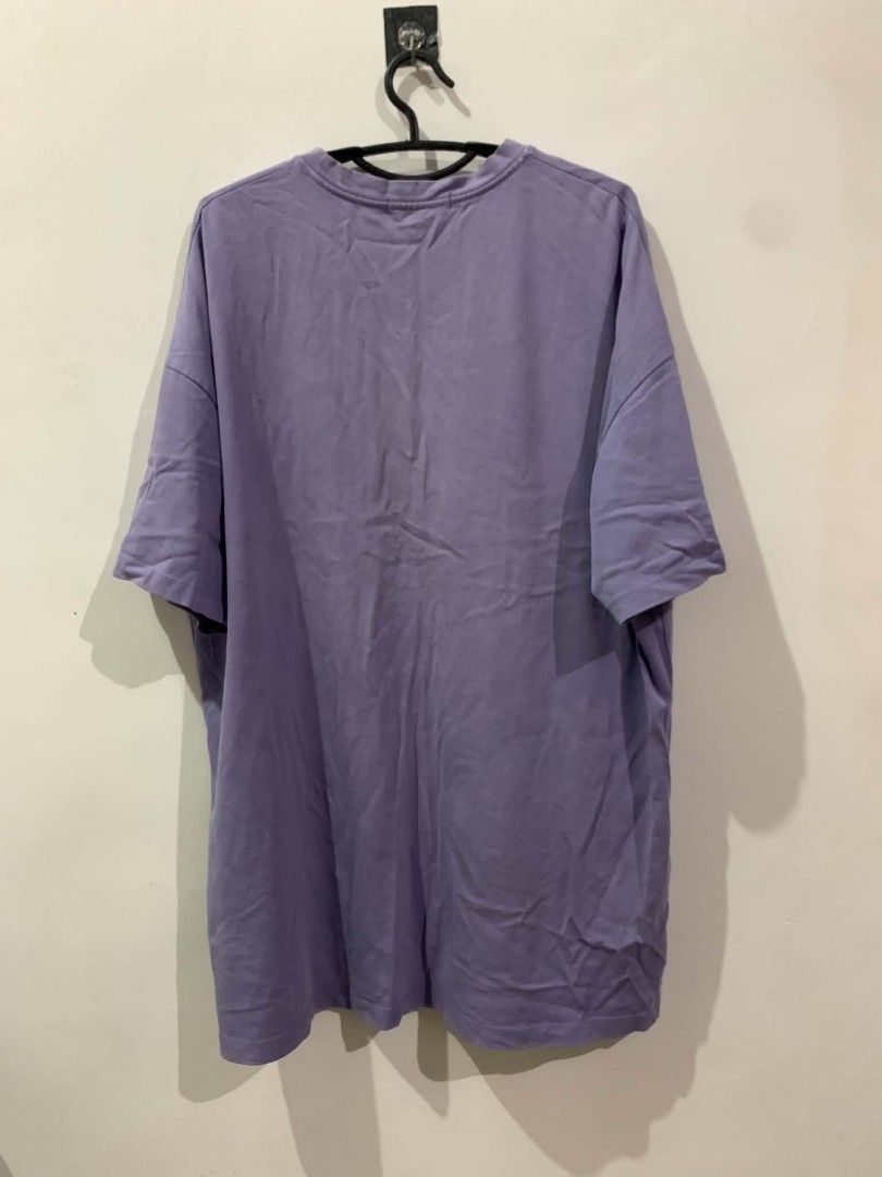 VTG Oversized Random Tee (Category: Tshirts & Polo Shirts ) located in Quezon City. Submitted by reiner777 (Listing ID 1468691988, Image 2). Description: VTG Oversized Random Tee (Purple) XL - 26x32 6.5 Color rate 7 Condition rate Money back guaranteed if proven details are inaccurate 💯..
