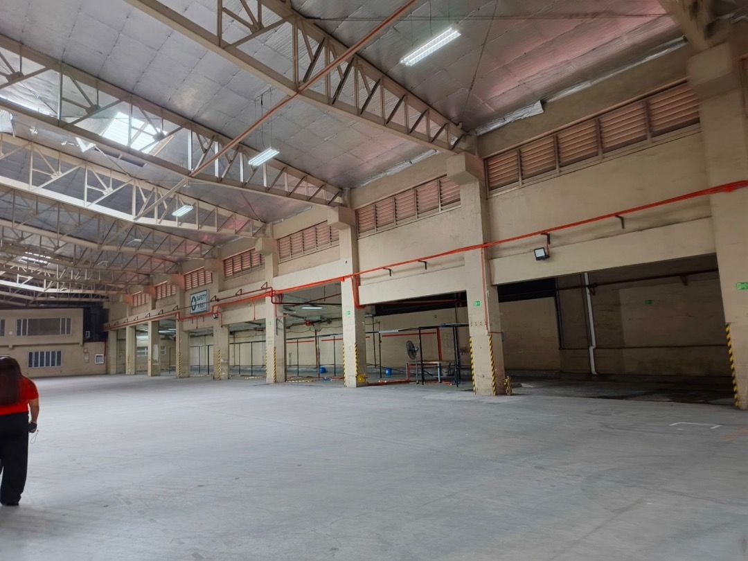 WAREHOUSE FOR LEASE – PARAÑAQUE CITY (Category: Commercial) located in Quezon City. Submitted by zobelle88properties (Listing ID 1468549347, Image 3). Description: WAREHOUSE FOR LEASE – PARAÑAQUE CITY 📍 East Service Road, Parañaque City 🪴 Floor Area: 5,095 sqm 💰 Rental Rate: ₱390/sqm + VAT 📌 Loading Dock 📌 Parking Available 📌 Accessible to 40-footer Trucks 📌 Security Deposit: 3 Months 📌 Advance Rent: 3 Months 📌 Annual Escalation: 5% 📩 F