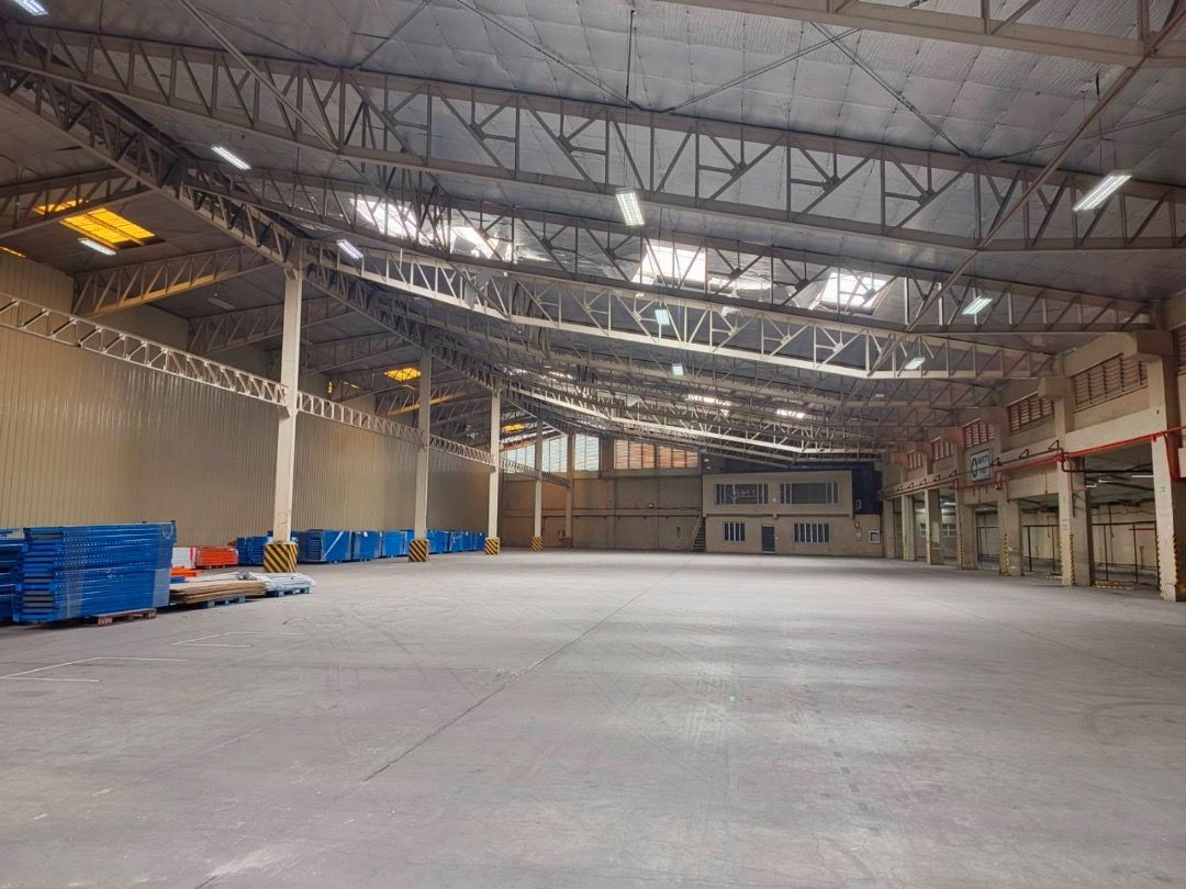 WAREHOUSE FOR LEASE – PARAÑAQUE CITY (Category: Commercial) located in Quezon City. Submitted by zobelle88properties (Listing ID 1468549347, Image 1). Description: WAREHOUSE FOR LEASE – PARAÑAQUE CITY 📍 East Service Road, Parañaque City 🪴 Floor Area: 5,095 sqm 💰 Rental Rate: ₱390/sqm + VAT 📌 Loading Dock 📌 Parking Available 📌 Accessible to 40-footer Trucks 📌 Security Deposit: 3 Months 📌 Advance Rent: 3 Months 📌 Annual Escalation: 5% 📩 F