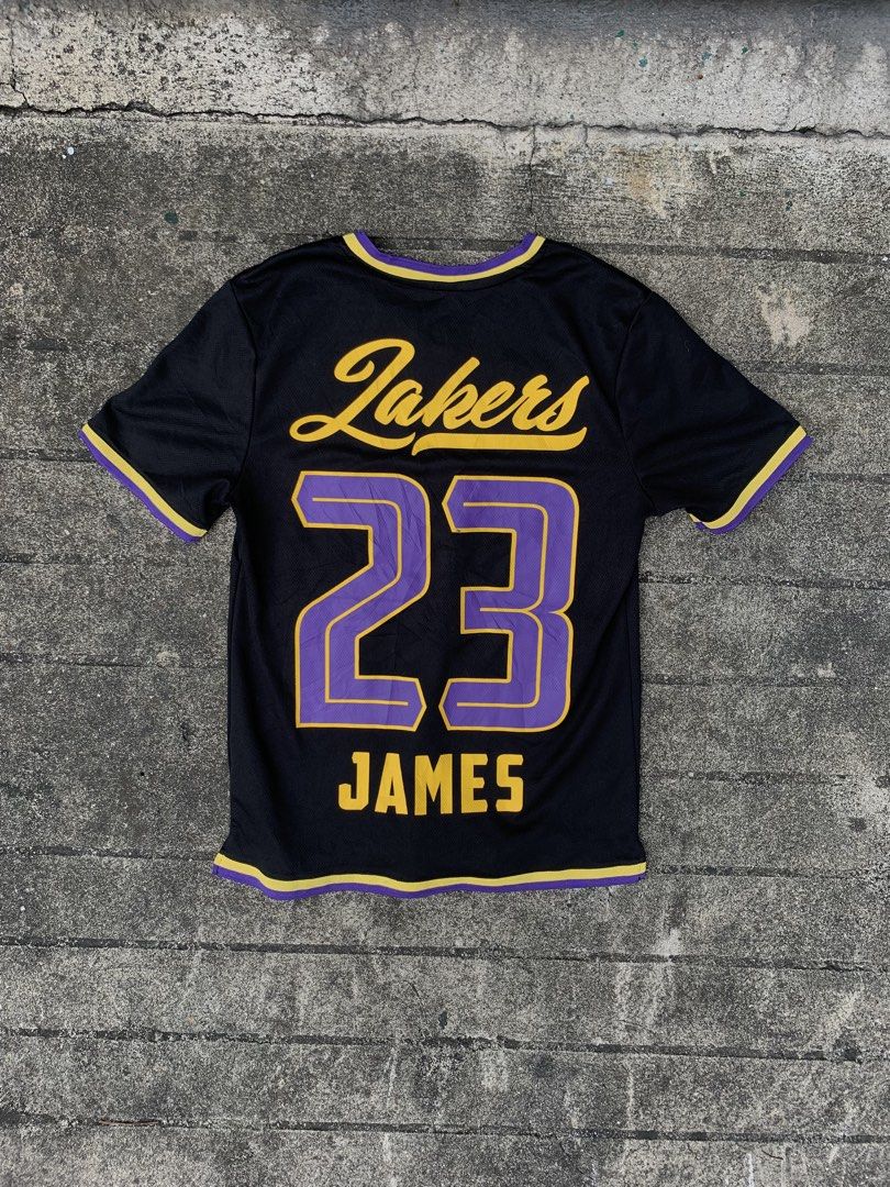 WARM UP V NECK LEBRON JERSEY 23 (Category: Activewear) located in Mabalacat. Submitted by makithrift30 (Listing ID 1468564748, Image 2). Description: DIMES: 21.5x27 CONDITION: 10/10 COLOR RATE: 10/10 ISSUE: NONE.
