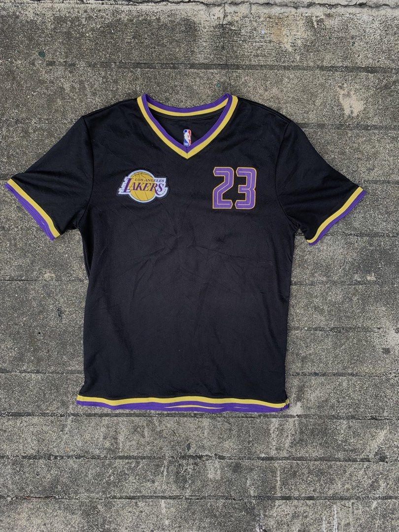 WARM UP V NECK LEBRON JERSEY 23 (Category: Activewear) located in Mabalacat. Submitted by makithrift30 (Listing ID 1468564748, Image 1). Description: DIMES: 21.5x27 CONDITION: 10/10 COLOR RATE: 10/10 ISSUE: NONE.
