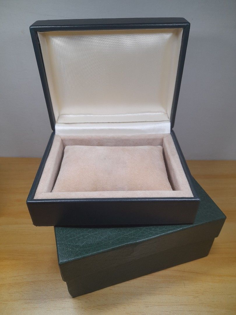 WATCH STORAGE BOX (Category: Women's Watches) located in Bulacan. Submitted by nansantiago (Listing ID 1468688388, Image 1). Description: WATCH STORAGE BOX 🏷️ ₱150‼️ 📍 Location: Plaridel, Bulacan 💸 Mode of Payments: Gcash / BPI 📦 Pick-up / Ship 🚚 Couriers : Flash Express / SPX / Lalamove.