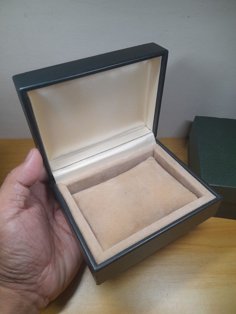 WATCH STORAGE BOX (Category: Women's Watches) located in Bulacan. Submitted by nansantiago (Listing ID 1468688388, Image 3). Description: WATCH STORAGE BOX 🏷️ ₱150‼️ 📍 Location: Plaridel, Bulacan 💸 Mode of Payments: Gcash / BPI 📦 Pick-up / Ship 🚚 Couriers : Flash Express / SPX / Lalamove.