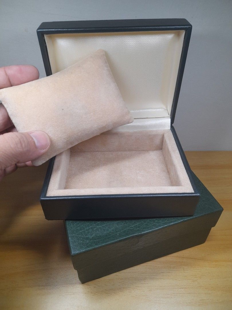 WATCH STORAGE BOX (Category: Women's Watches) located in Bulacan. Submitted by nansantiago (Listing ID 1468688388, Image 2). Description: WATCH STORAGE BOX 🏷️ ₱150‼️ 📍 Location: Plaridel, Bulacan 💸 Mode of Payments: Gcash / BPI 📦 Pick-up / Ship 🚚 Couriers : Flash Express / SPX / Lalamove.