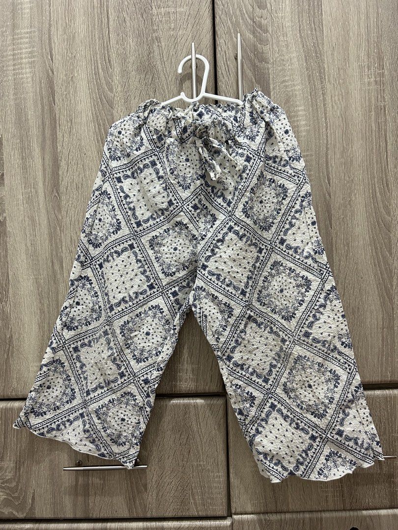 White Blue Bandana Print Square pants (Category: Babies & Kids Fashion) located in Makati City. Submitted by michellecollado07 (Listing ID 1468706141, Image 1). Description: - Trendy white and blue bandana print - Lightweight crinkled texture fabric - Comfortable elastic waistband with adjustable drawstring - Relaxed fit with a stylish cropped length - Easy to match for casual warm-weather days.