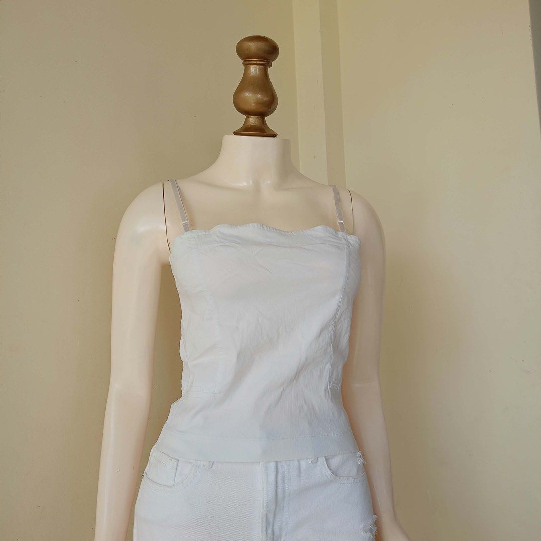 White cami top (Category: Sleeveless) located in Barugo. Submitted by green.trendsetter (Listing ID 1468519304, Image 1). Description: .
