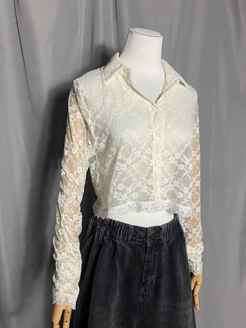 White crop lace long sleeves top (Category: Longsleeves) located in Las Pinas. Submitted by ipickyou (Listing ID 1468682147, Image 3). Description: Unwashed Condition: 10/10 𝗠𝗲𝗮𝘀𝘂𝗿𝗲𝗺𝗲𝗻𝘁𝘀 𝘄𝗵𝗲𝗻 𝗹𝗮𝗶𝗱 𝗳𝗹𝗮𝘁: -Shoulder to shoulder: 15 1/2” -Armpit to armpit: 18 1/2” -Length: 16” .