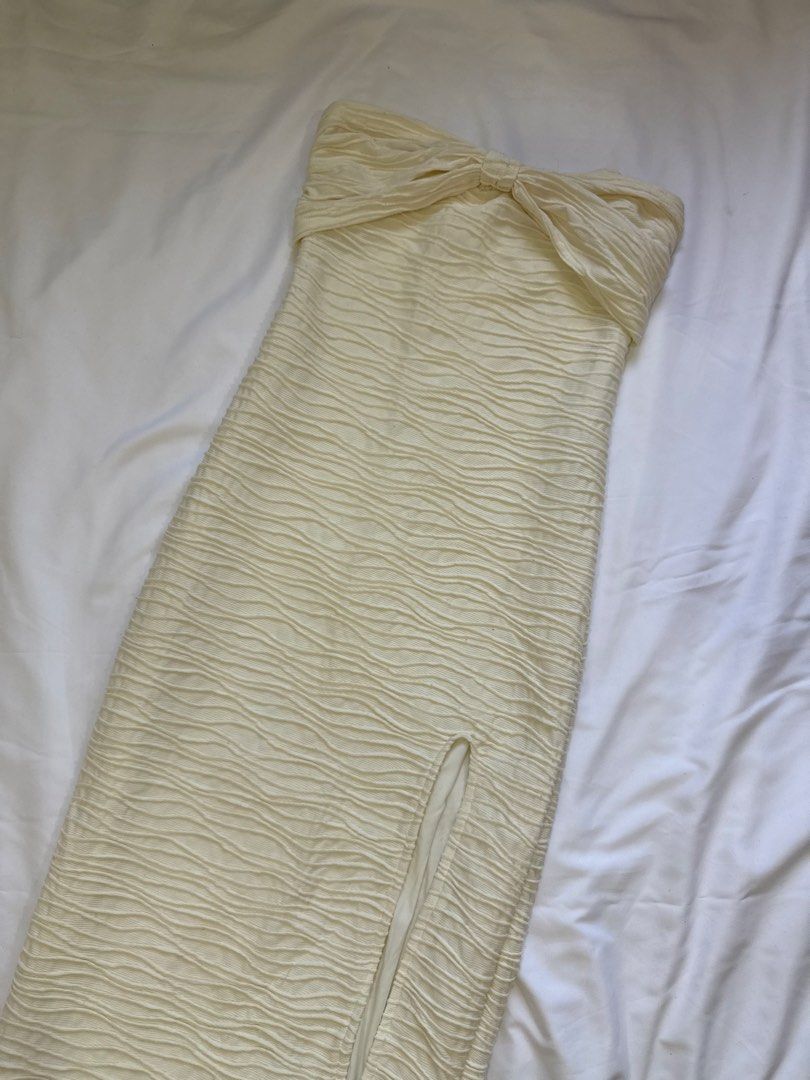 WHITE DRESS SHEIN (Category: Dresses) located in General Trias. Submitted by fellasunshine (Listing ID 1468633189, Image 1). Description: - you can check orig price online - rfs decluttering - j&t or lalamove.