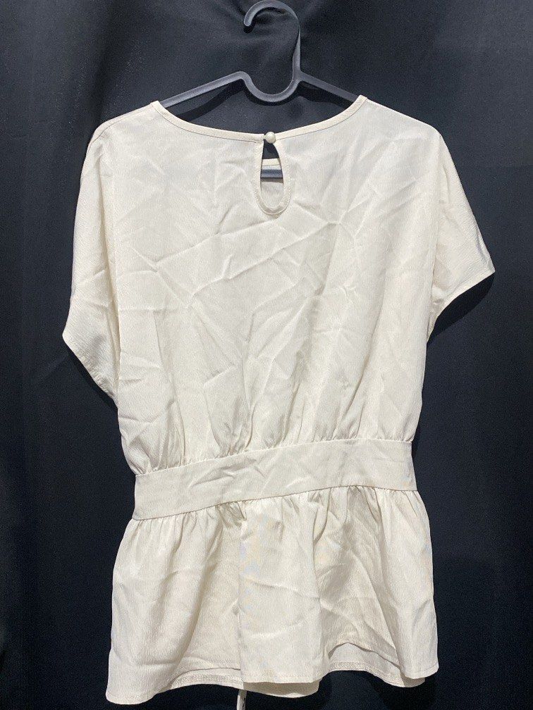 White Elegant Blouse (Category: Dresses) located in Paranaque City. Submitted by things.jesspreloved (Listing ID 1468588325, Image 3). Description: .
