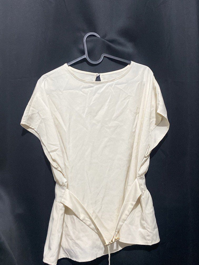 White Elegant Blouse (Category: Dresses) located in Paranaque City. Submitted by things.jesspreloved (Listing ID 1468588325, Image 1). Description: .