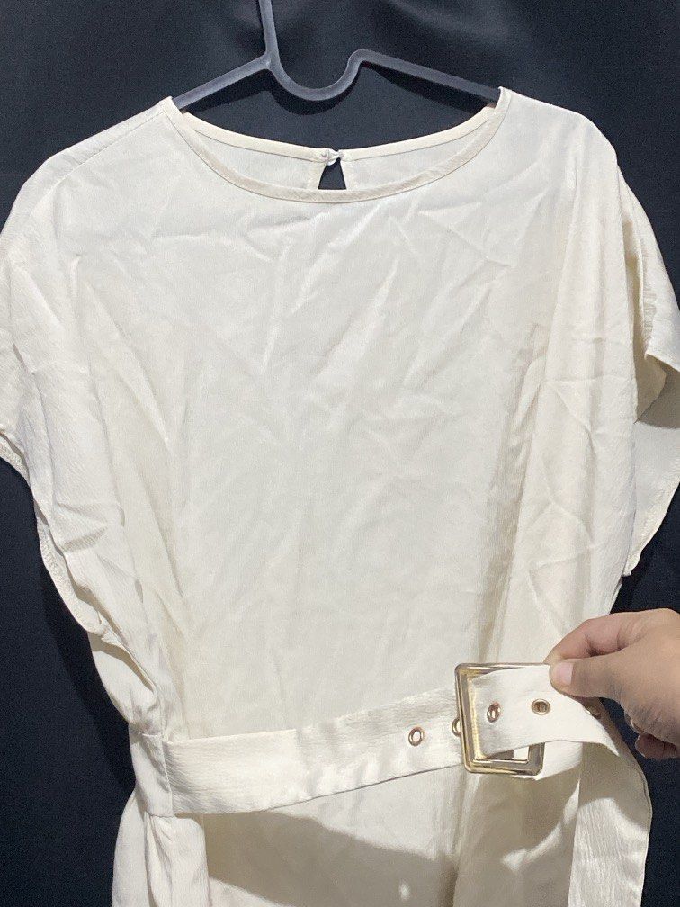 White Elegant Blouse (Category: Dresses) located in Paranaque City. Submitted by things.jesspreloved (Listing ID 1468588325, Image 2). Description: .