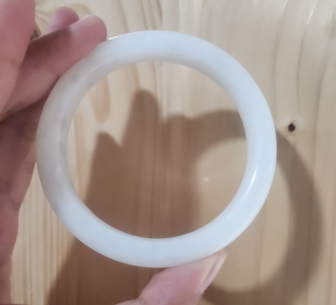 White Hetian Jade Bangle 57.9mm (Category: Bracelets) located in Baguio. Submitted by lausgem2026 (Listing ID 1468504762, Image 3). Description: -White Hetian Jade/Nephrite Bangle -57.9mm diameter size. 12mm thickness. -Note: has cotton. -Comes with free box. No certificate. -Location: Baguio City.