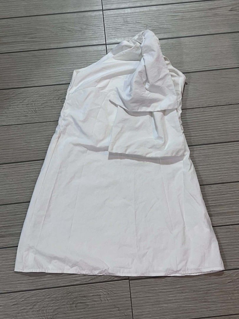White One-Shoulder Bow Mini Dress (Category: Dresses) located in San Jose del Monte. Submitted by Skin_Care2022 (Listing ID 1468672129, Image 2). Description: - Style: White one-shoulder mini dress with layered bow strap - Fit: Fitted bodice with side zipper and hook-and-eye closure - Measurements: Available upon request (send a message!) - Mode of transaction: Shipping or meet-up options available HQ!!.