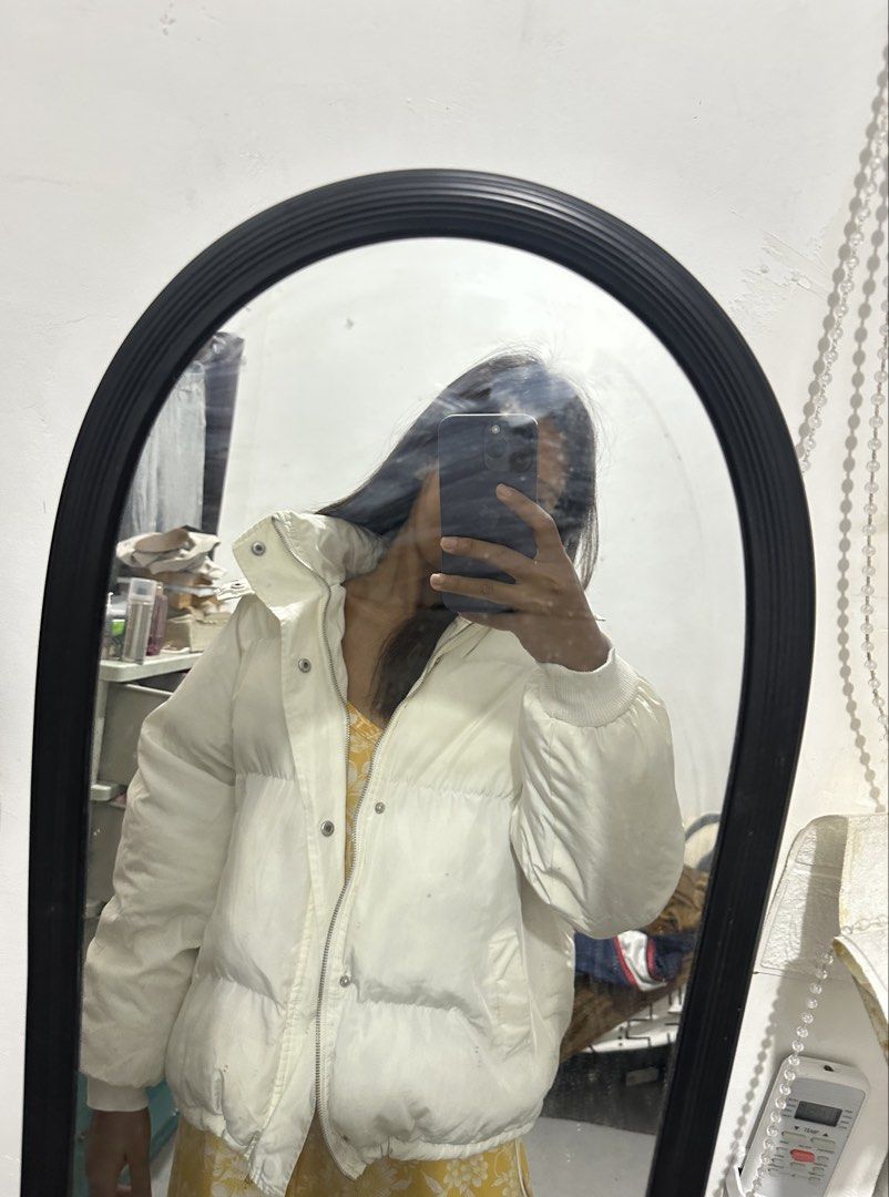 White Puffer Jacket with Hood (Category: Coats, Jackets and Outerwear) located in Manila. Submitted by felgen (Listing ID 1468565308, Image 2). Description: May stains. used this in japan very good. Declutter laki ng space .