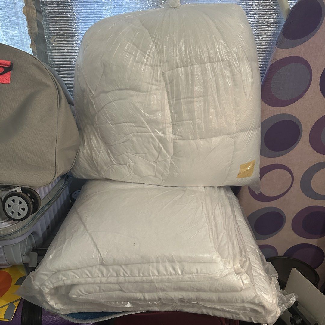 White Quilted Comforter and Bedding Set (Category: Bedding & Towels) located in Kawit. Submitted by wevibevintage (Listing ID 1468515800, Image 1). Description: Twin size Mixed sizes Marami po to. Diko na binilang.