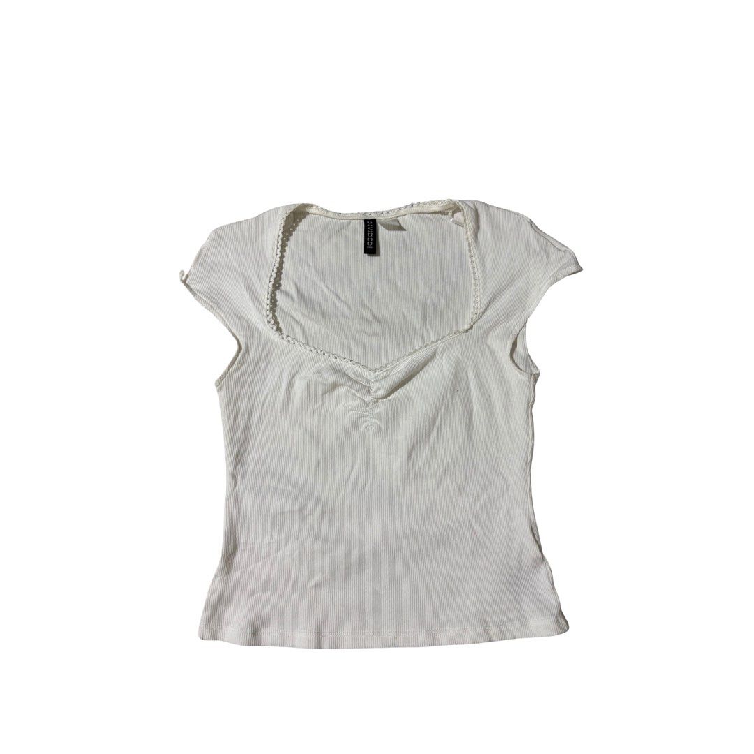 white ribbed scoop neck top (Category: Sleeveless) located in Cainta. Submitted by e11ise (Listing ID 1468580822, Image 1). Description: rfs: too many white shirts.