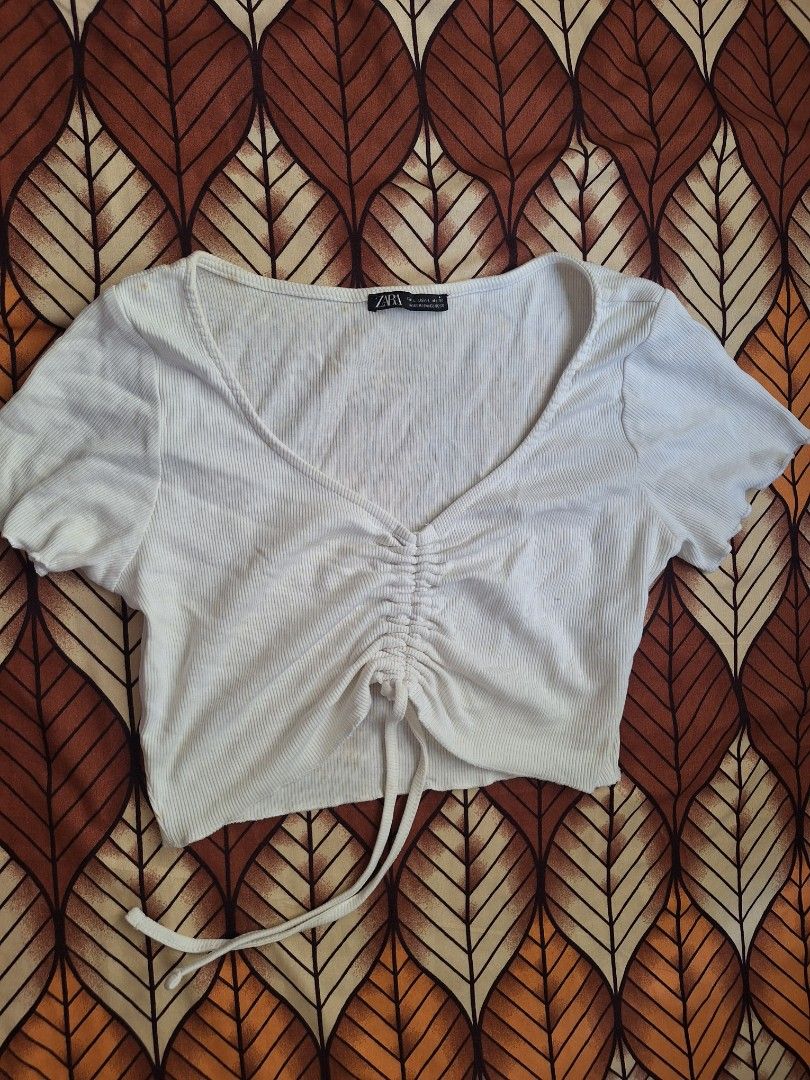 White Ruched Crop Top (Category: Blouses) located in Manila. Submitted by bitna44 (Listing ID 1468552696, Image 1). Description: Need Wash M-L .