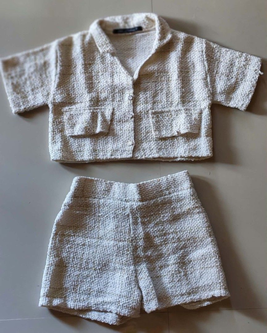 White tweed crop top and shorts set (Category: Sets or Coordinates) located in Malolos. Submitted by krissalayne (Listing ID 1468581748, Image 1). Description: Xs-Small Tweed Coords Loc malolos.