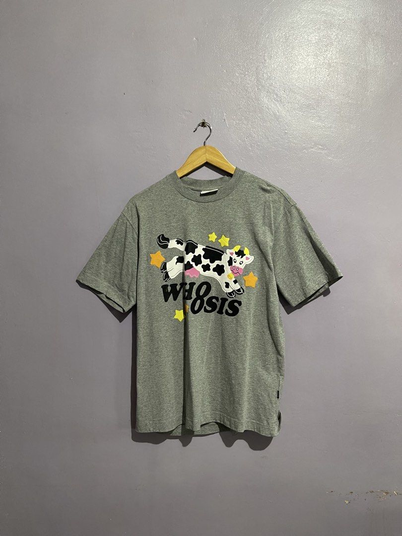 Whoosis Cow Graphic Tee (Category: Tshirts & Polo Shirts ) located in Angeles City. Submitted by andreiboughts (Listing ID 1468643507, Image 1). Description: Length: 28 Width: 21 Condition: 9.5/10 Color rate: 9.7/10 Issue (s): Minor stain on W Complete Tags ✅ Medium on tag .